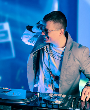 заказать диджея Днепр